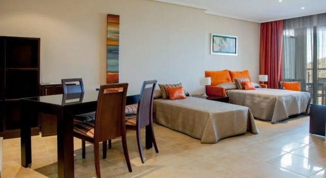 Четырёхместный номер Privilege с балконом Hotel Rural Quinto Cecilio
