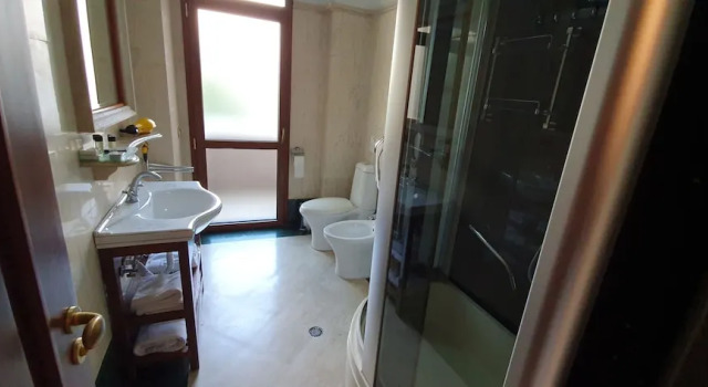 Люкс с балконом Nov Hotel