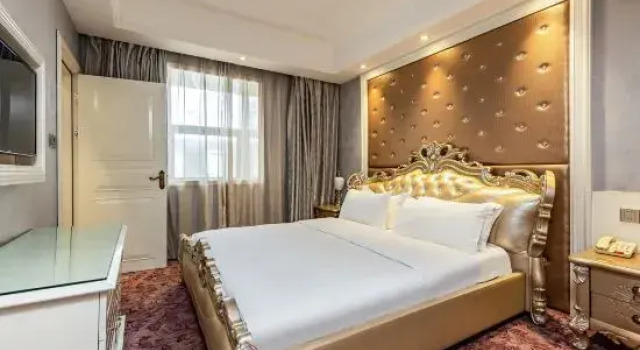 Люкс Deluxe c 1 комнатой Jinyuan International Hotel (Kunming Xinluoziwan New Asia Sports City Subway Station)