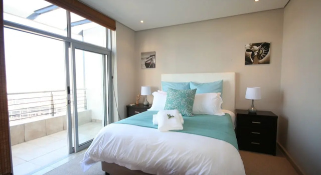 Номер Standard с балконом Knightsbridge Luxury Suite in Century City by CTHA