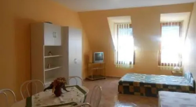 Mercédesz Apartman, Забронировать Апартаменты/квартира Отели Дьюла с бассейном, рядом с Castle Spa, Бассейн
