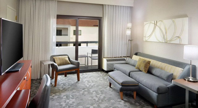 Двухместный люкс Courtyard by Marriott Atlanta Airport South/Sullivan Road