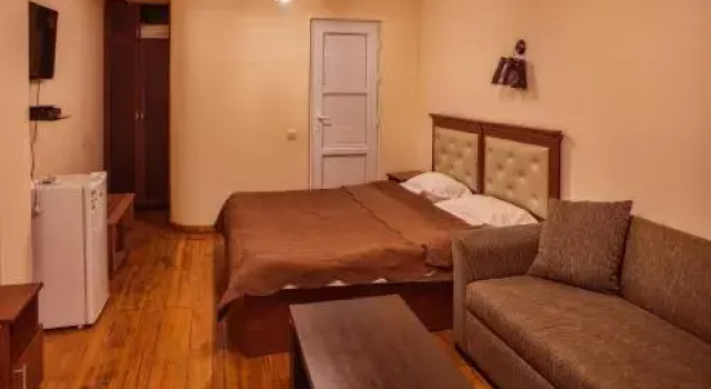 Tavush Hotel, Varaa Hotelli Hotellit Tavush region uima-altaalla, Uima-allas
