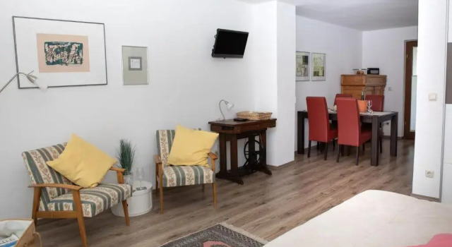 Ferienappartement Hennen, Забронировать Отель Конц Trier-Saarburg
