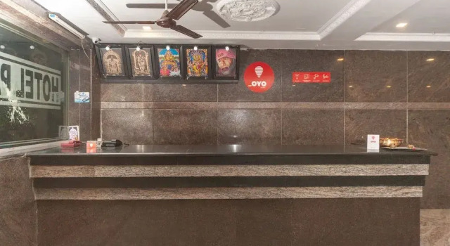 OYO 16749 Hotel Paris, Rezerwuj Hotel Hotele w Andhra Pradesh z parkingiem, Parking