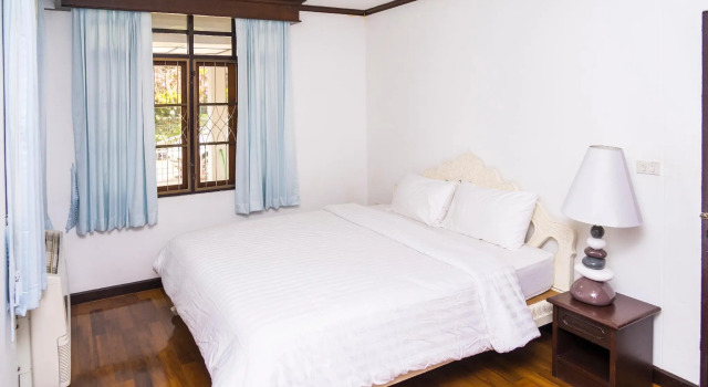 Villa de nimman, Забронировать Вилла Коттеджи Чиангмай, рядом с Chiangmai Ram Hospital, Коттедж