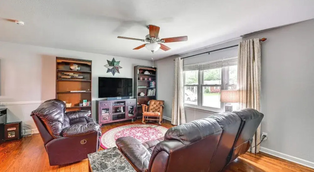 9 Mi to Dtwn: Fort Worth Home w/ Patio & Yard, Book Hotel Hoteller i Richland Hills med parkering, Parkering