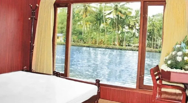 GuestHouser 3 BHK Houseboat 9f4e, Забронировать Дом для отпуска Коттеджи штата Кералы, Коттедж