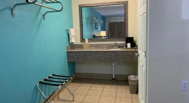 Четырёхместный номер Standard American Inn Port OConnor