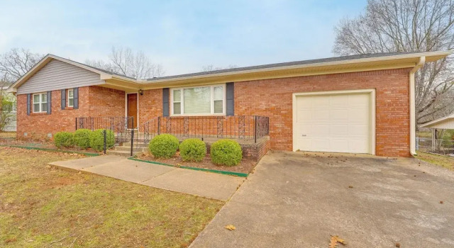 Коттедж 2 Mi to U of A: Centrally Located Home w/ Patio!