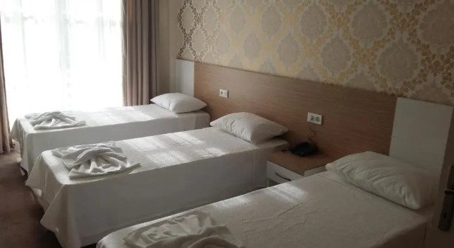 Кровать в общем номере Nicea Hotel