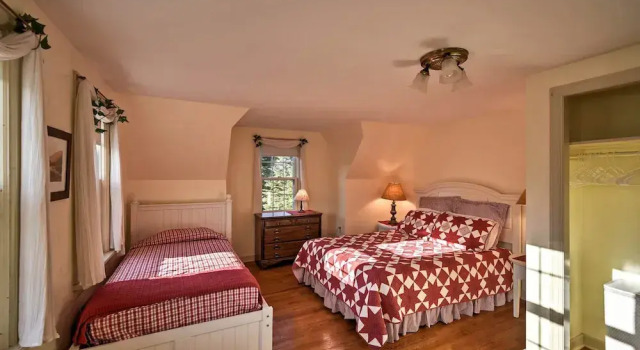 Family-friendly Fish Creek 'cape House' w/ Deck!, Rezervovat Hotel Fish Creek Door County