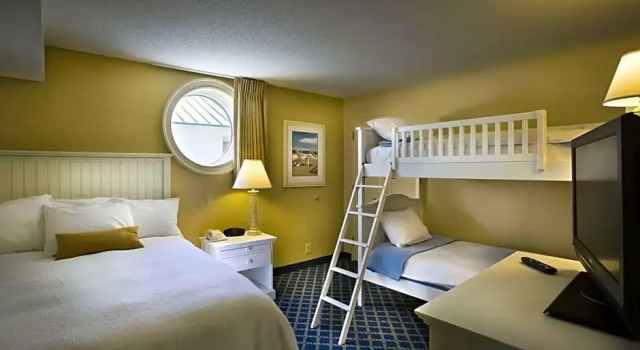 Люкс с 2 комнатами oceanfront Hampton Inn & Suites Myrtle Beach Oceanfront