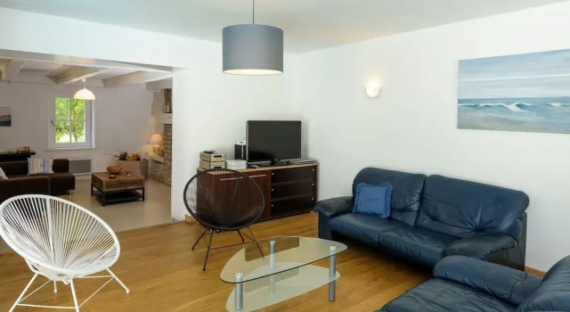 Beautiful Breton villa with private pool and large garden, 6 km from the coast, Забронировать Вилла Отели Finistère с парковкой, Парковка