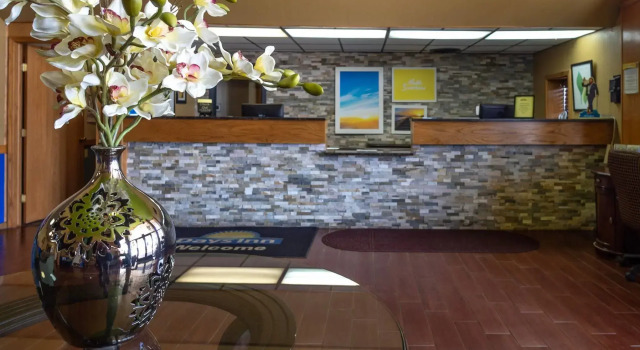 Days Inn by Wyndham Clinton