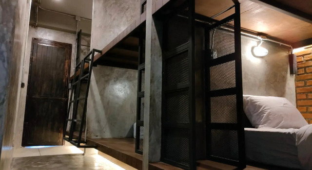 Кровать в общем номере Premier Hostel Chiang Mai