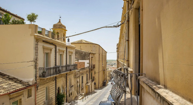 Cavour Apartment With Balcony by Wonderful Italy, Забронировать Апартаменты/квартира Апартаменты Долины Ното, рядом с Города Валь-ди-Ното в стиле позднего барокко, Апартаменты/квартира