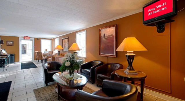 Red Roof Inn and Suites Herkimer, Buchen Sie Hotel Herkimer New York State