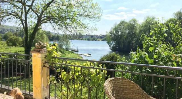 En Bord de Seine, Book Hotel  