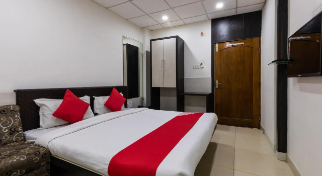 Capital O 47403 Hotel Manjeet