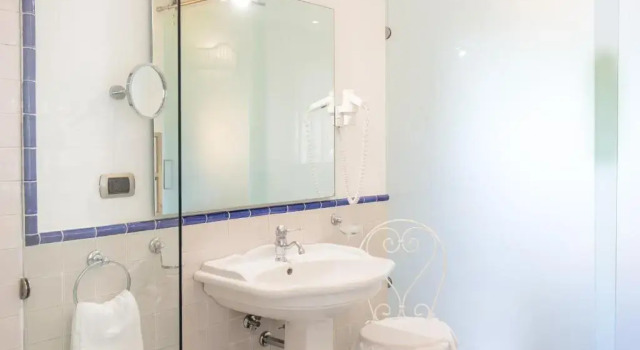 Трёхместный номер Standard с видом на сад Villa Poseidon -Boutique Hotel
