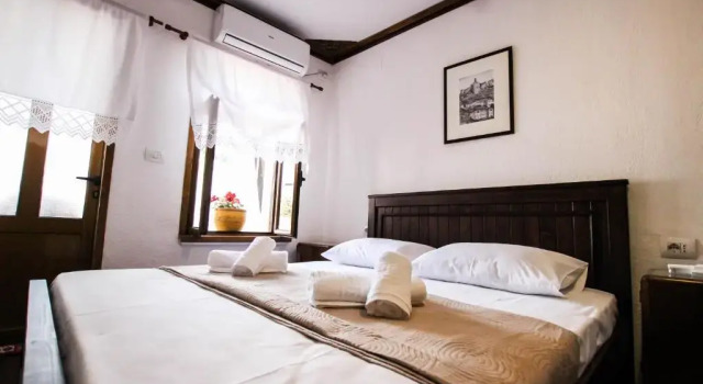 Трёхместный номер Standard с балконом Trigona Guest House & Hostel