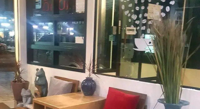 Double D Rooms & Cafe