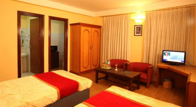 Номер Deluxe Royal Astoria Hotel