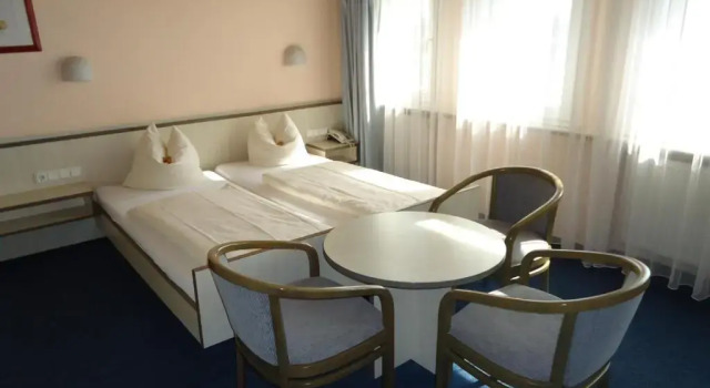 Трёхместный номер Standard Hotel und Rasthof AVUS