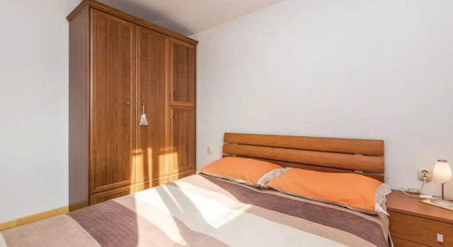 Beautiful Home in Banjol With Wifi and 2 Bedrooms, Prenota Hotel Hotel a Isole Quarnerine con parcheggio, Parcheggio