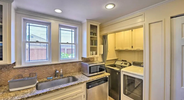 Коттедж с 3 комнатами Corpus Christi Home w/ Pool & Hot Tub: Walk to Bay