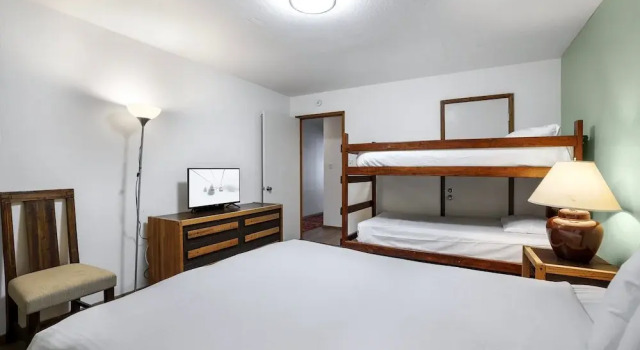 2 Bedroom Kirkwood Condo Base Camp 2 Condo, Забронировать База отдыха Кирквуд штат Калифорния, рядом с The Wall