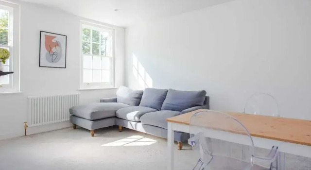Modern & Spacious 2 Bedroom Flat Near Clapham Common
