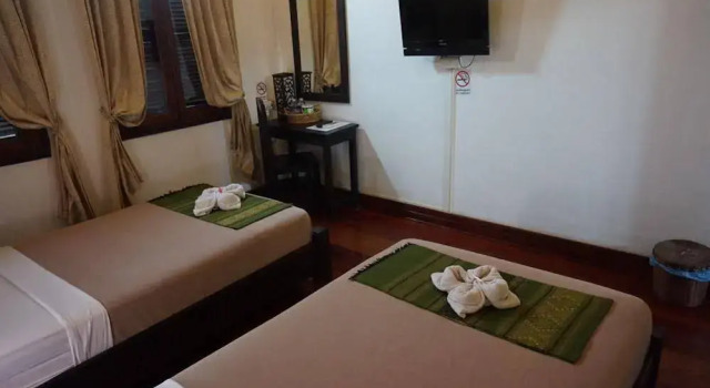 Tha Heua Me Guest House, Забронировать Гостевой дом Отели Луангпхабанг с парковкой, рядом с Manivanh College, Парковка