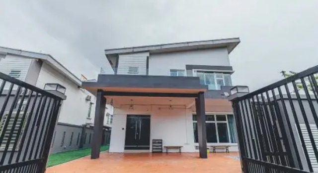 d'Lux 6BR16-25px Pool/BBQ/NetFlx/HotPot/KTV/Mahjong, Varaa Hotelli Hotellit Johor pysäköinnillä, Pysäköinti