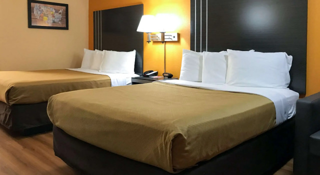 Четырёхместный номер Standard Econo Lodge Purcell