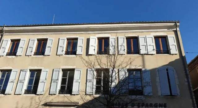 Appartement en centre ville de Die, Забронировать Апартаменты/квартира Отели Vercors с парковкой, Парковка