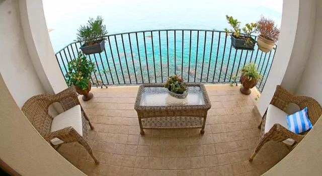 Camera doppia Deluxe con balcone e con vista mare B&B La Veduta