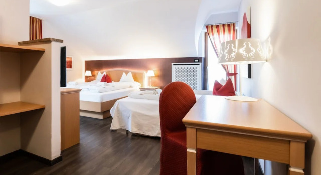 Трёхместный номер Standard с балконом и с видом на горы Hotel Villa Groff