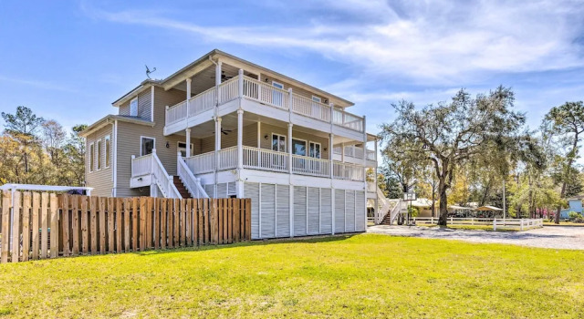 Pool & Dock Access: Gulf Shores Family Getaway!, Varaa Lomakoti Huvilat kohteessa Alabama, Villa