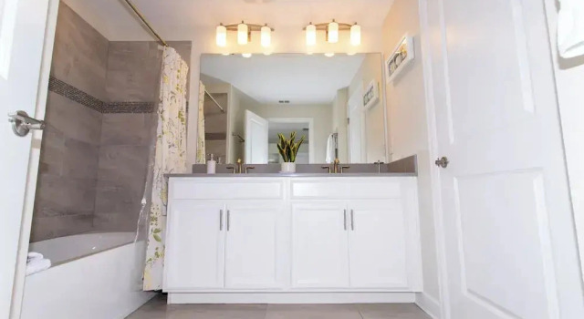 Коттедж Gorgeous Decor 4 Bd w Pool Close to Disney 4820