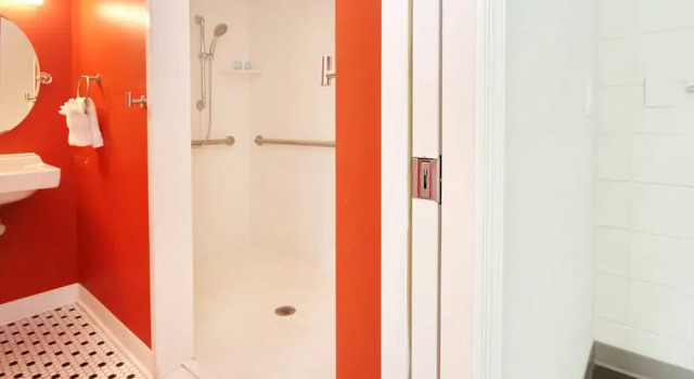 Номер Standard Holiday Shores - ADA Standard King Room