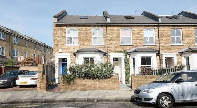 Fabulous 4BR Family Home in East London, Забронировать Отель Отели Англии 3 звезды, 3*