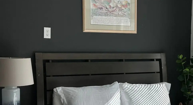 Апартаменты Cute Tiny House With Fenced Yard Near Plaza Dist