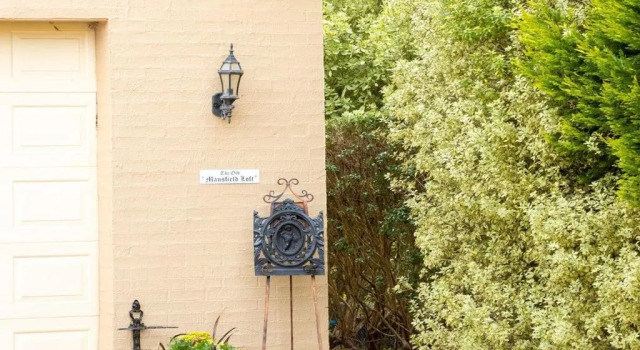 Old Mansfield Loft - gardens, gazebo and getaways
