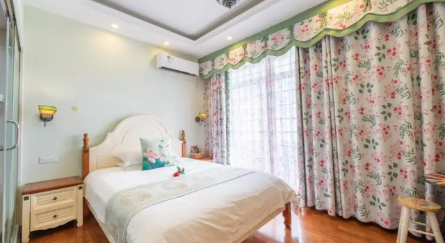 Двухместный номер Deluxe с балконом Junshe Boutique Guest House-Complementary pick up servie for a 3-night stay in a deluxe room