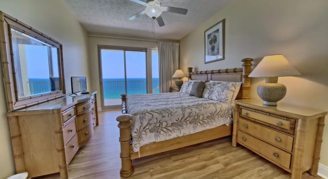 Luxurious Tropical Condo with Breathtaking Gulf View - Unit 2006 by RedAwning, Забронировать Апартаменты/квартира Панама-Сити Панхэндл Флорида, рядом с Загородный клуб "Сигнал Хилл"