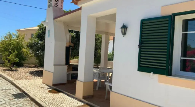 Коттедж с 3 комнатами Guest House Alfarrobeiras