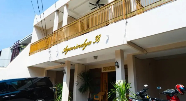 Кровать в общем номере RedDoorz near Cipinang Indah Mall