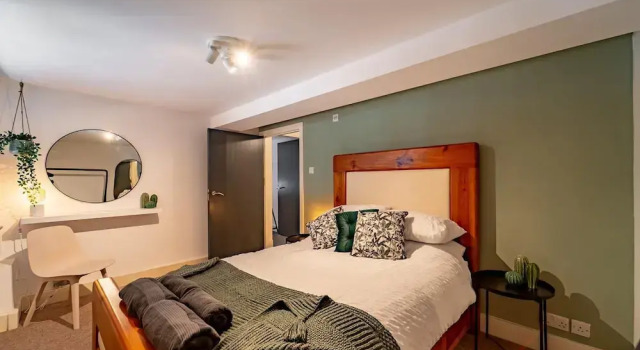 Stunning Modern City Centre Apartment Retreat